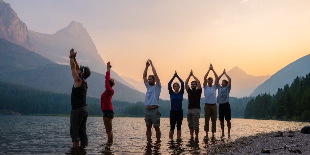 How to Host a Retreat: 8 Tips to Deliver Better Experiences